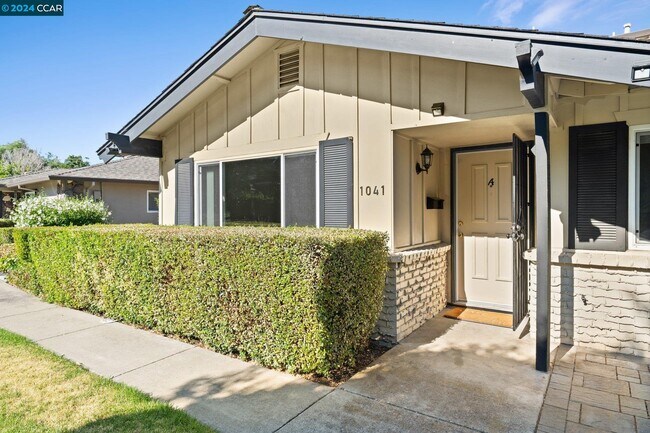 Building Photo - 1041 Mohr Ln