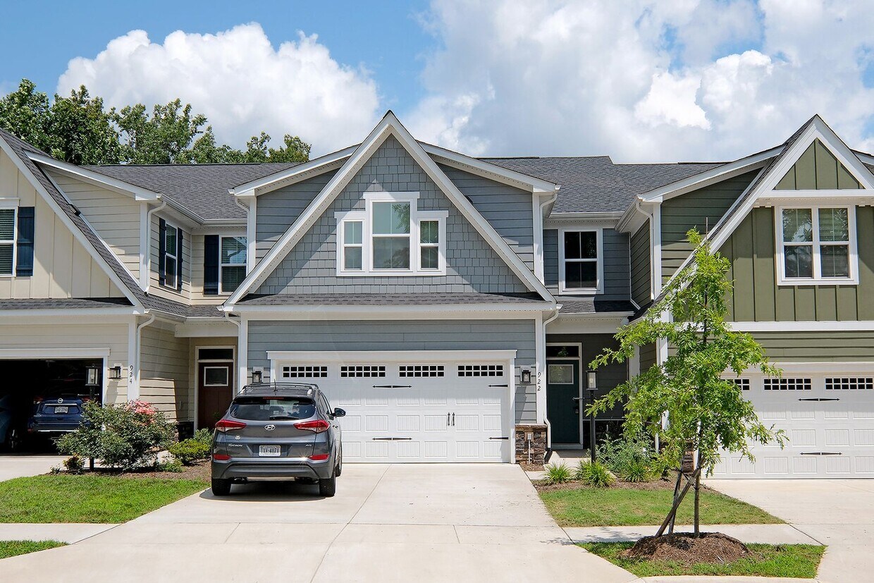 Foto principal - Berkmar Overlook Townhome With First Floor...