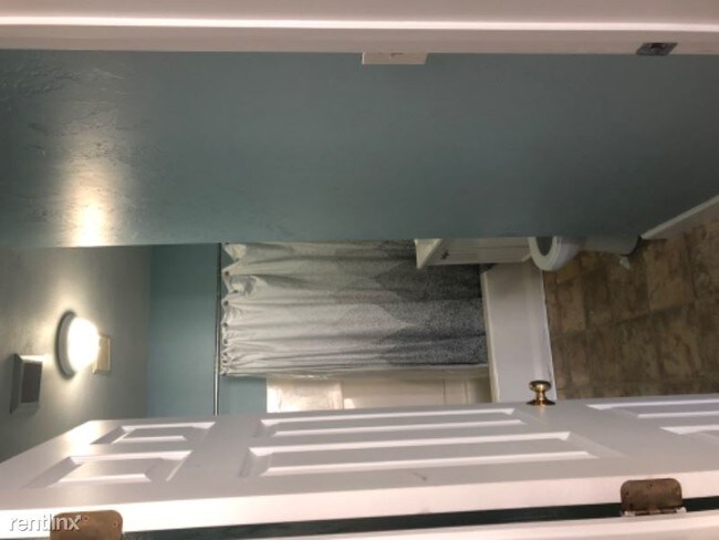 Building Photo - 3 br, 1 bath Condo - 14 stevens road 3 Unit 3