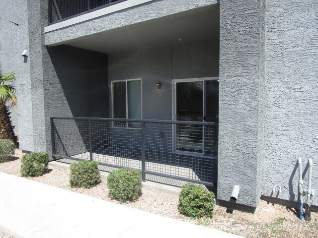 Primary Photo - 2525 E Siesta Ln