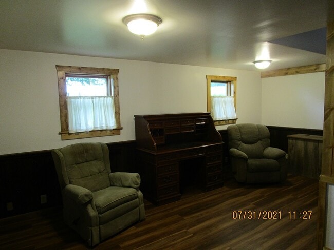 Living Room - E10540 E Salem Ridge Rd