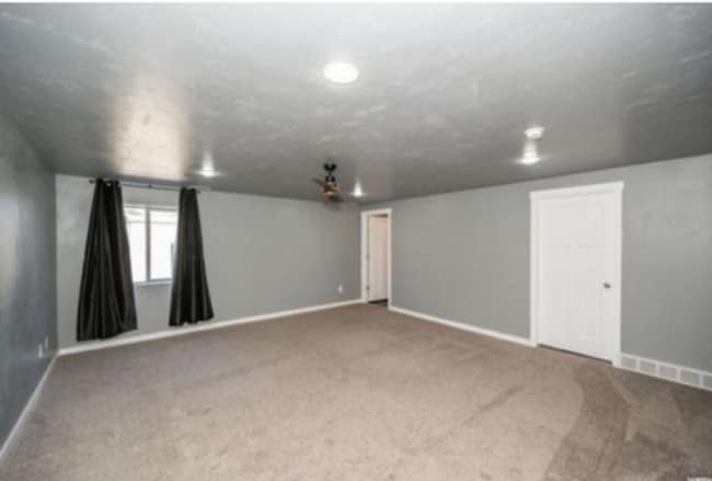 Building Photo - 14468 S Edgemere Dr