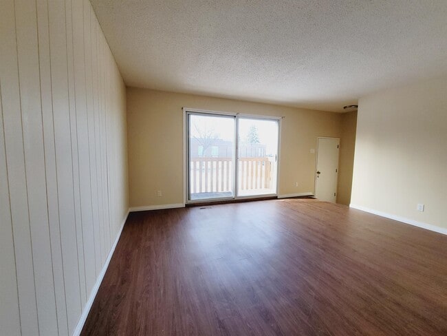 Building Photo - 10531-10154 154 St