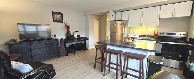 Foto del edificio - 4970 N Marine Dr