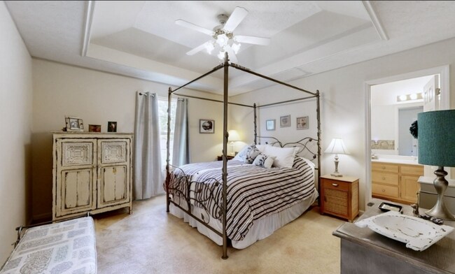 Foto del edificio - 348 Huntington Dr