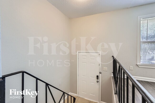 Building Photo - 917 Montclair Dr