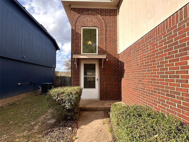 Building Photo - 8604 Piney Creek Bend