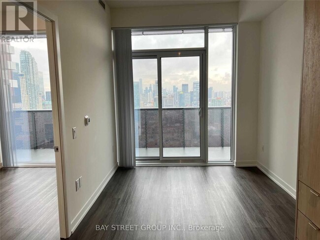 Building Photo - 138-4138 Downes St