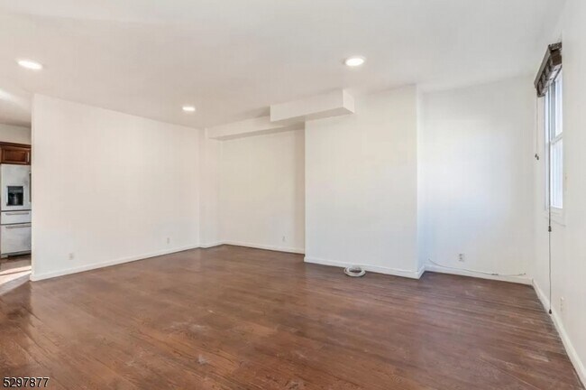 Foto del edificio - 62 Columbia St