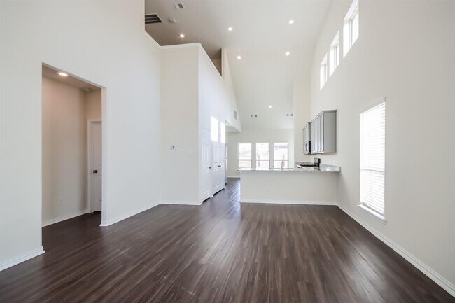 Building Photo - 12543 Highgrove Springs Dr
