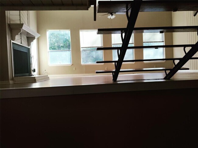 Foto del edificio - 17 Lakeway St
