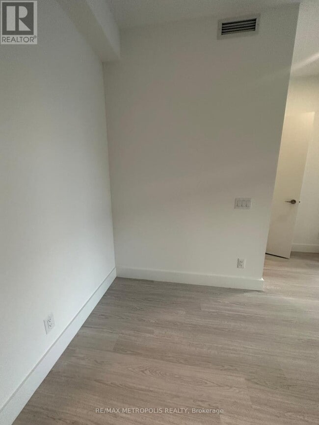 Building Photo - 625-625 Sheppard Ave W