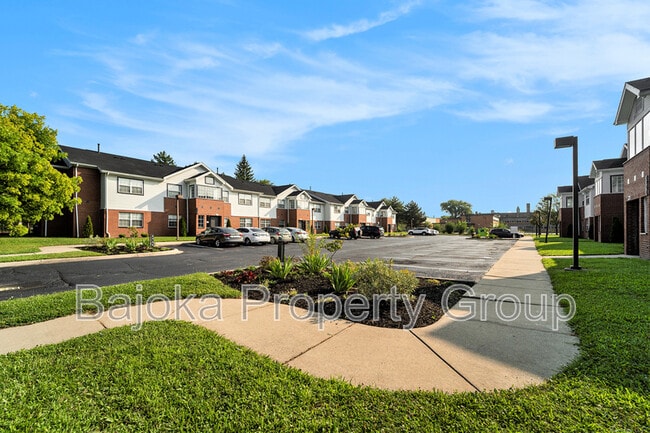 Building Photo - 4434 Trumbull St