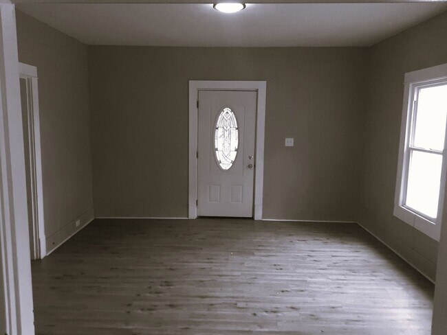 Building Photo - Now available! Super cute 2 br House