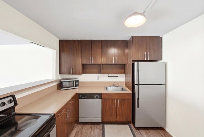 Building Photo - 1000 Parkview Dr