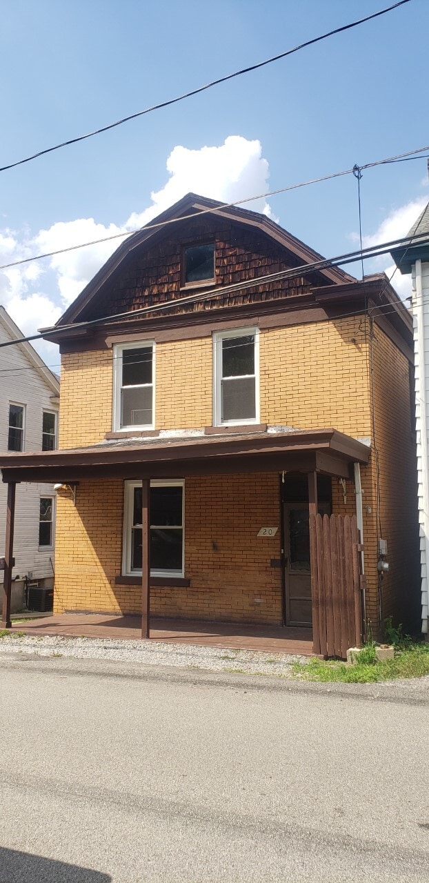 Building Photo - 20 Beyrleye Ave