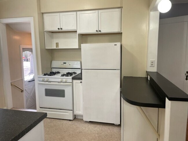 Foto del edificio - Charming 3-Bedroom Home for Rent – Quiet C...
