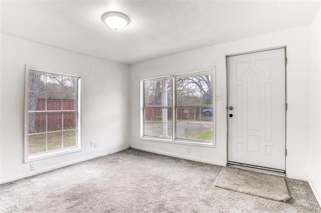 Foto del edificio - 2402 N Winnetka Ave