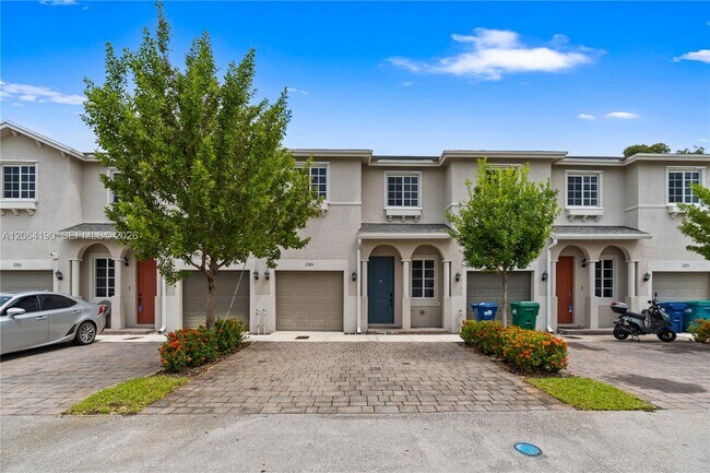 Foto del edificio - 1385 NW 208th Terrace