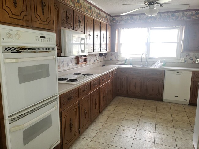 Building Photo - Large 3 bed 3 bath rent home in Florence!