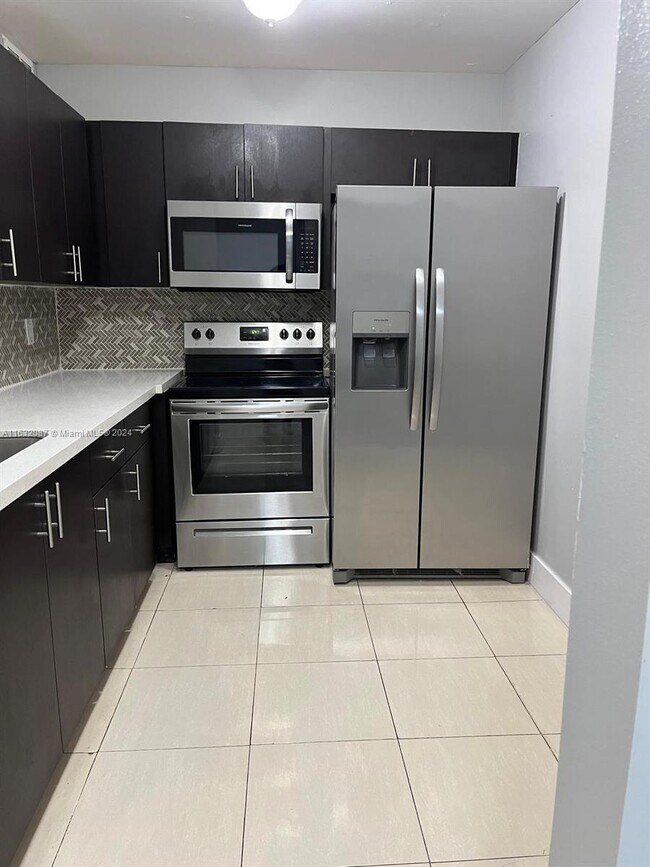 Building Photo - 8520 SW 149th Ave