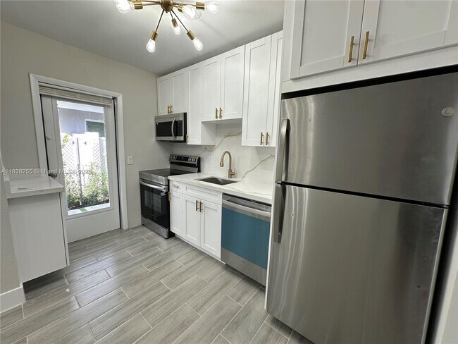 Foto del edificio - 1300 NW 7th Terrace