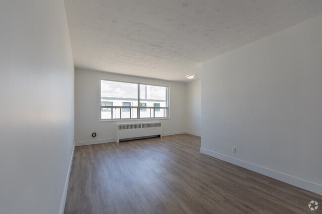 1BR, 1BA - 611SF - Living Room - 318, 332 & 352 Patricia Avenue