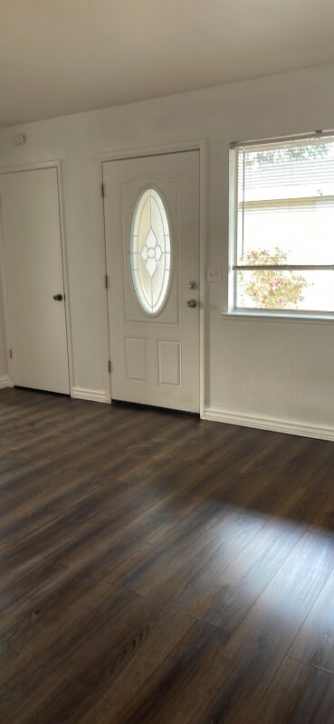Foto principal - 10155 Santa Clara Ave