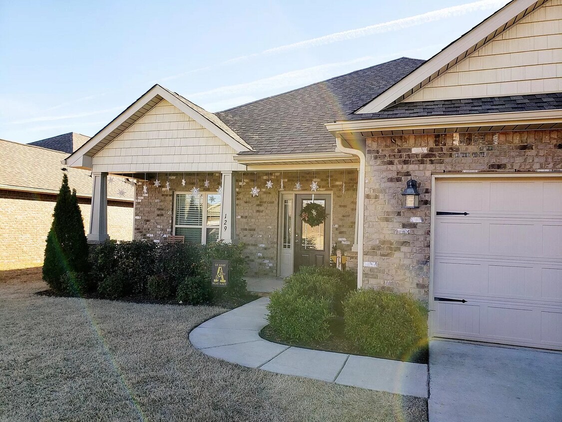 Primary Photo - 129 Pembridge Ln