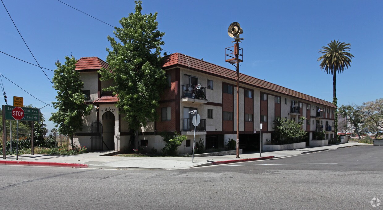 Primary Photo - 1350 Pleasant Ave