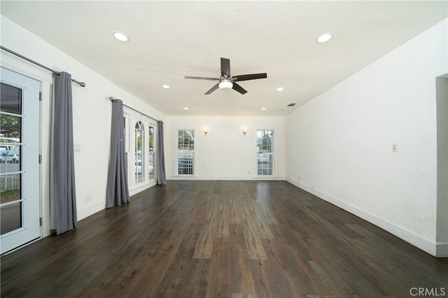 Building Photo - 201 S Orange Ave