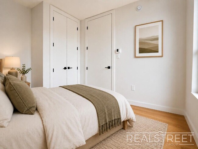 Foto del edificio - Two Bed Two Bath with Balcony!