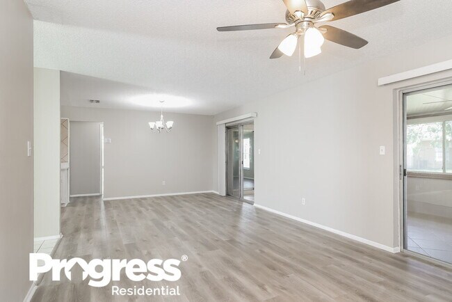 Building Photo - 4827 Gardenbrook Ln