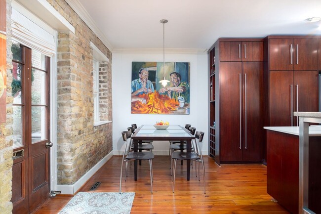 Foto del edificio - Charleston Three Bedroom Condo on East Bay...