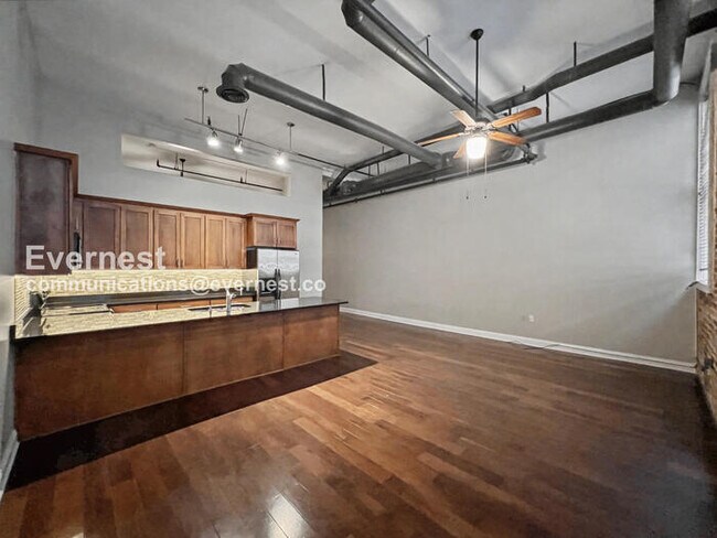 Foto del edificio - 2 Bed/2 Bath Condo with Modern Amenities / Pet-Friendly / Available Now!