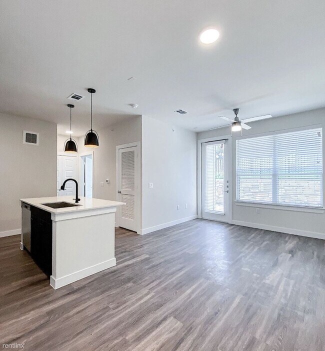 Foto del edificio - 1 br, 1 bath Condo - 2400 N Austin Ave 2 M...