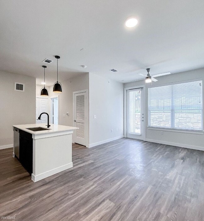 Foto del edificio - 3 br, 2 bath Condo - 824 S Crowley Rd  2 Bath