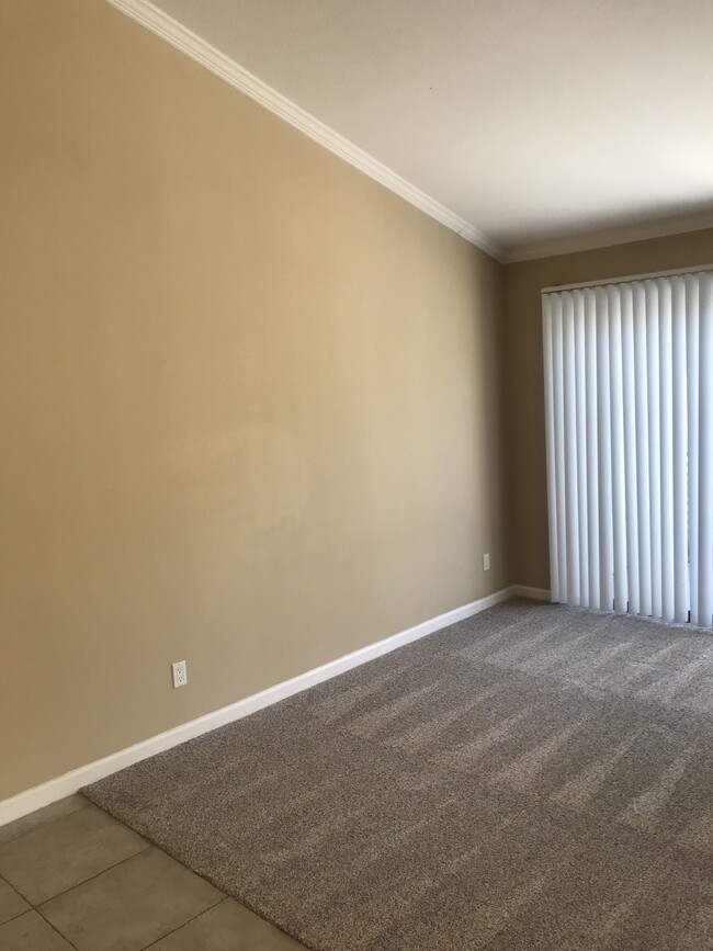 Living room - 357 Eastridge Dr