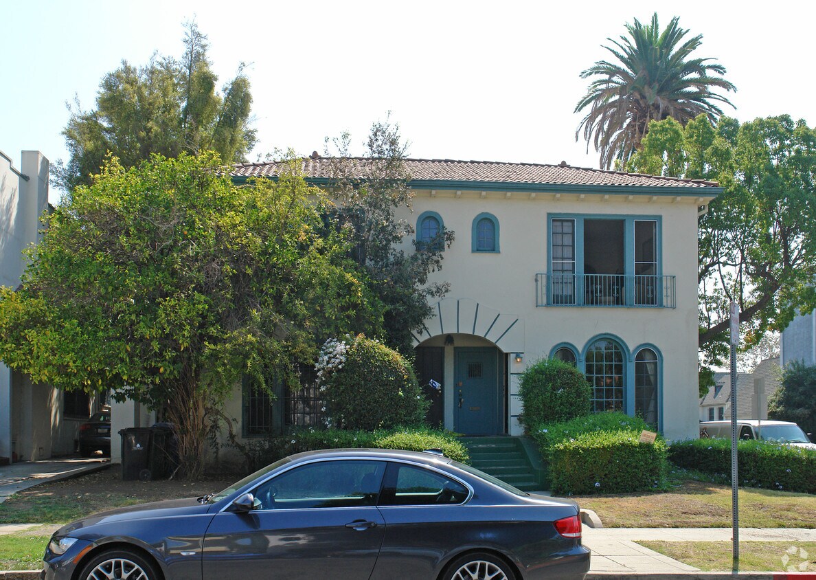 Building Photo - 1000 N Croft Ave