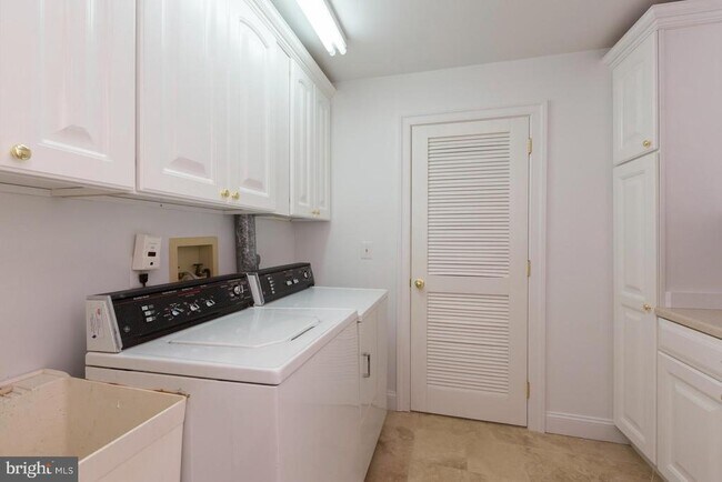Building Photo - 4062 Mansion Dr NW