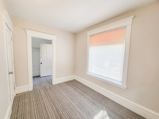 Foto del edificio - 644 Van Buren St NE