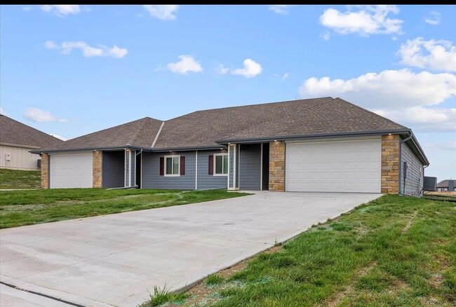 Building Photo - 22953 Cayuse St