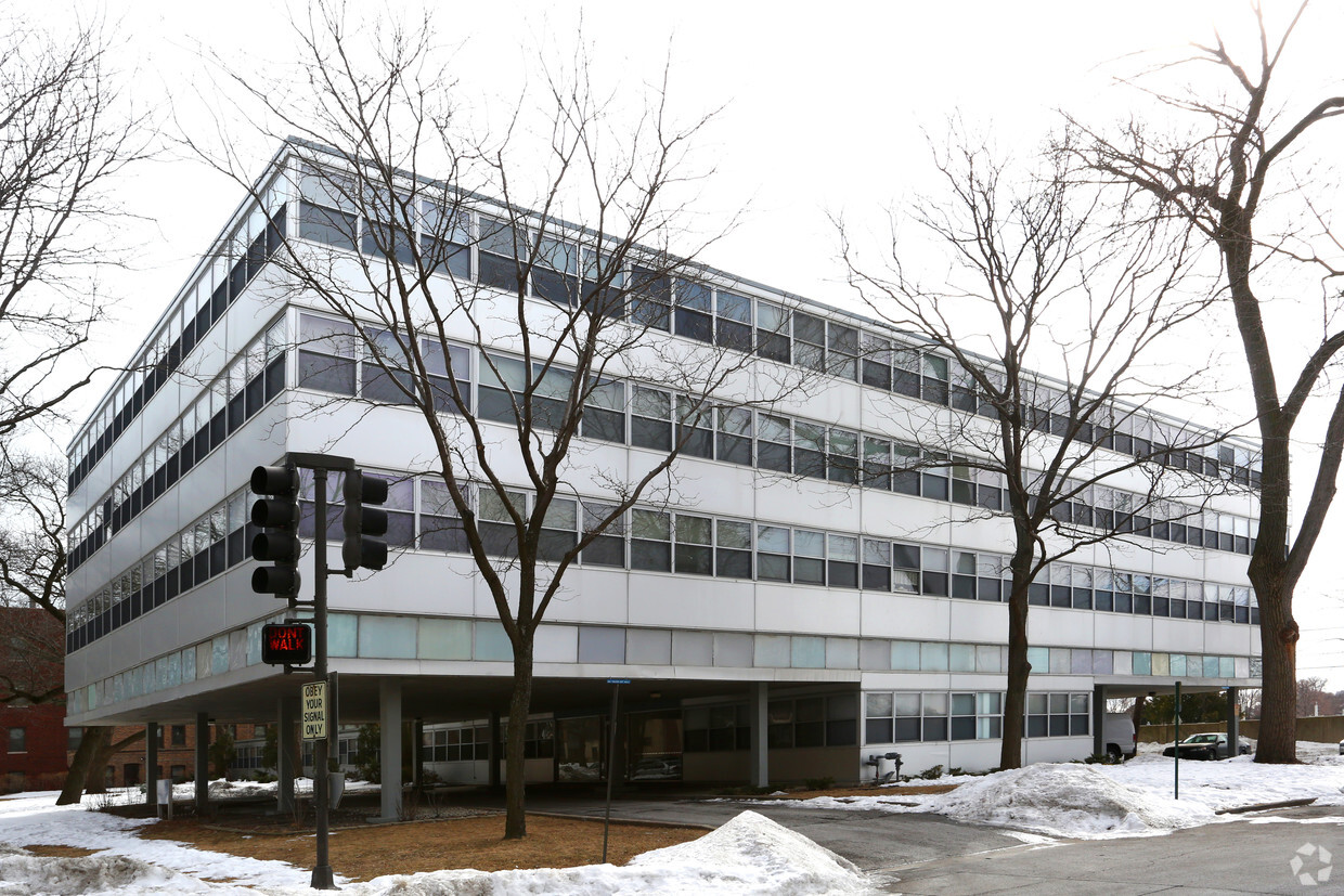 Primary Photo - Shoreview Apartments