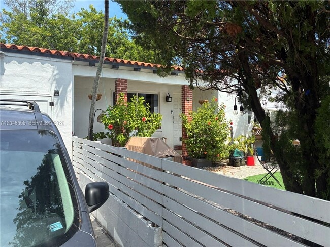 Foto del edificio - 7929 Abbott Ave