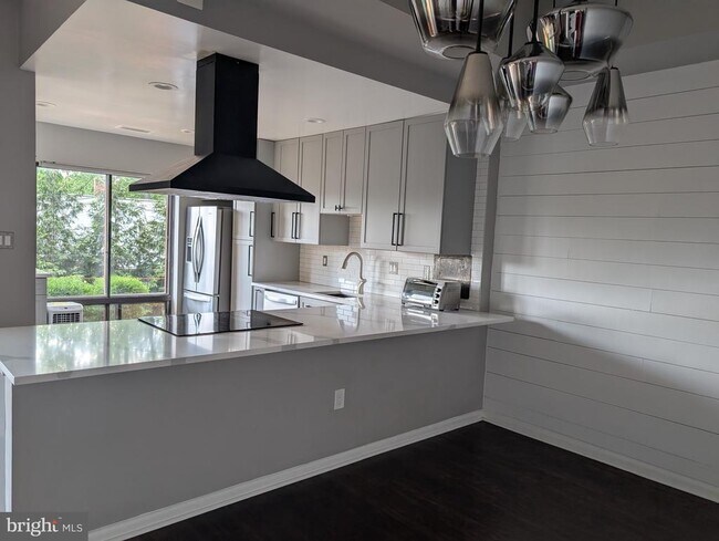 Foto del edificio - 114 Roberts Ln