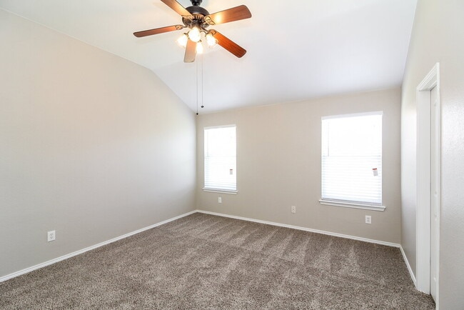 Building Photo - 709 Gillon Dr