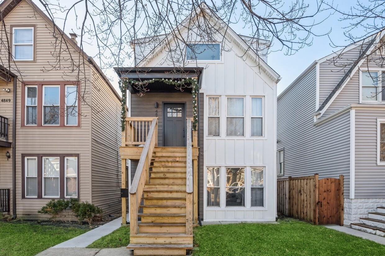 4851 W Ainslie St Unit 1, Chicago, IL 60630 Condo for Rent in Chicago