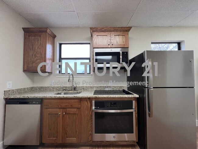 Building Photo - Completely Renovated and Updated 2/1 Apart...