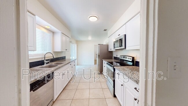 Building Photo - 945 De Moll Dr