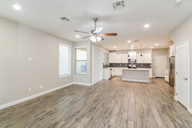 Foto del edificio - 4860 S Charger